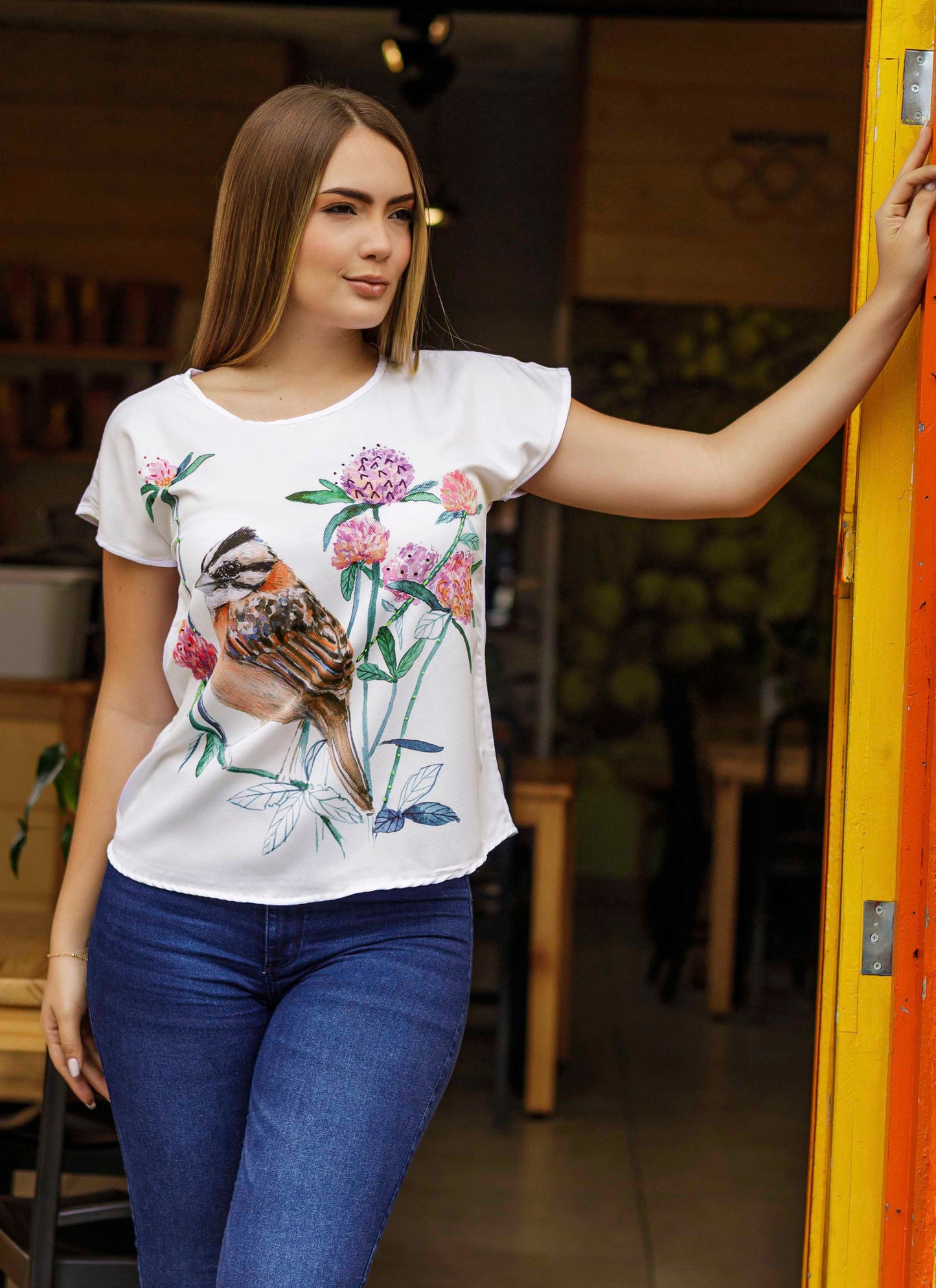 Blusa Manga Corta Copetón Bordada a Mano