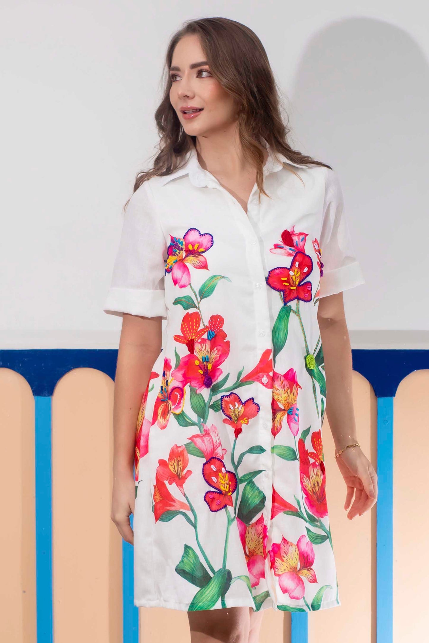 Vestido Camisero Corto Astromelias Bordado a Mano