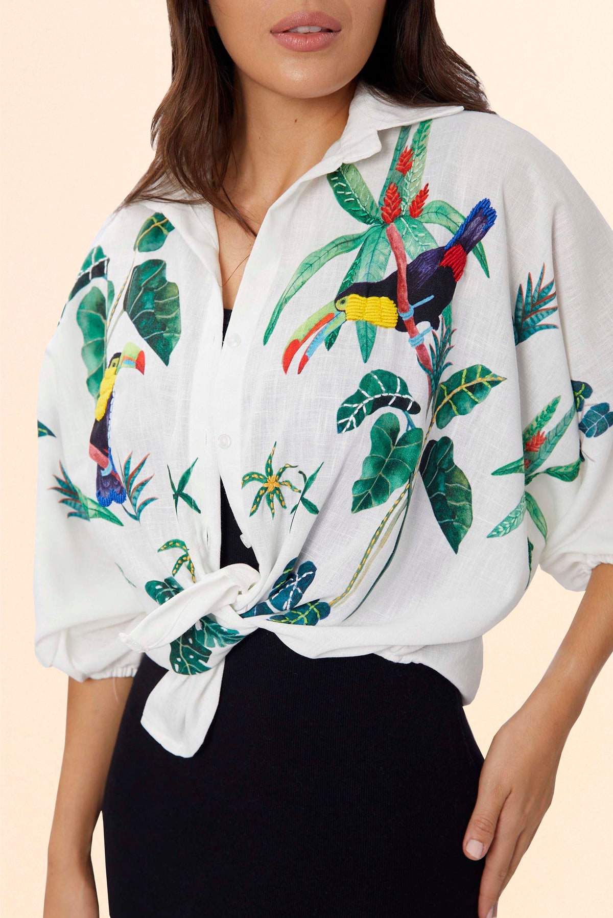 Blusa Ranglan Tucanes Bordada a Mano